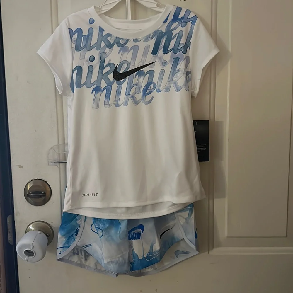 Nike Little Girls' Summer Daze Sprinter Set: Tee/Shorts: WHITE/BLUE: NWT: SZ 6X